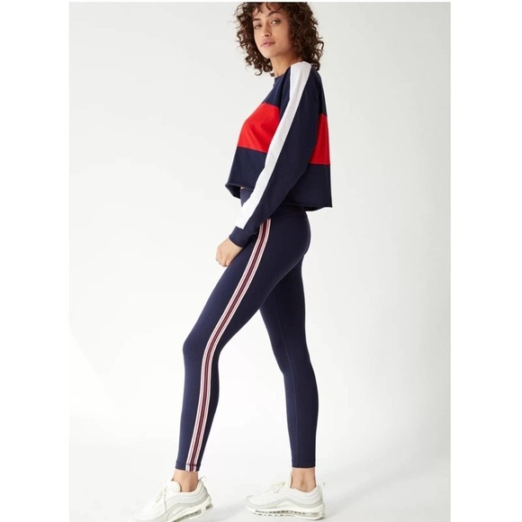 Aritzia TNA M Agden T-Shirt Long Sleeve Colorblock Navy Red White 69443 - Picture 2 of 9